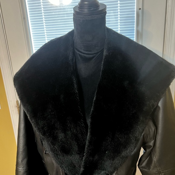 Elegant Black Leather Faux Fur Trimmed Women's Coat - Picture 2 of 10